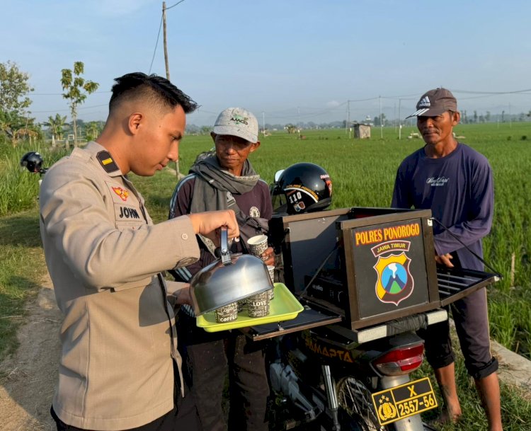 Wedangan Keliling Cara Polres Ponorogo Edukasi Kamtibmas dan Sosialisasi Call Center 110